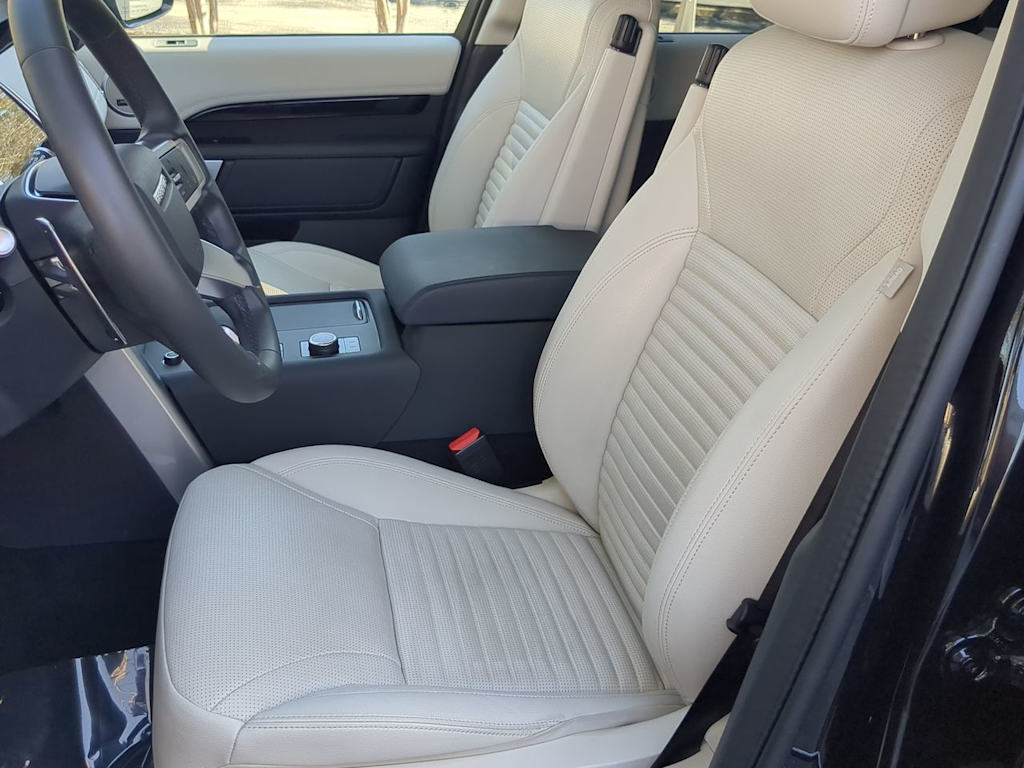 Thumbnail: 2025 Land Rover Discovery - 10