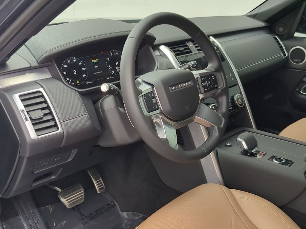 Thumbnail: 2025 Land Rover Discovery - 2