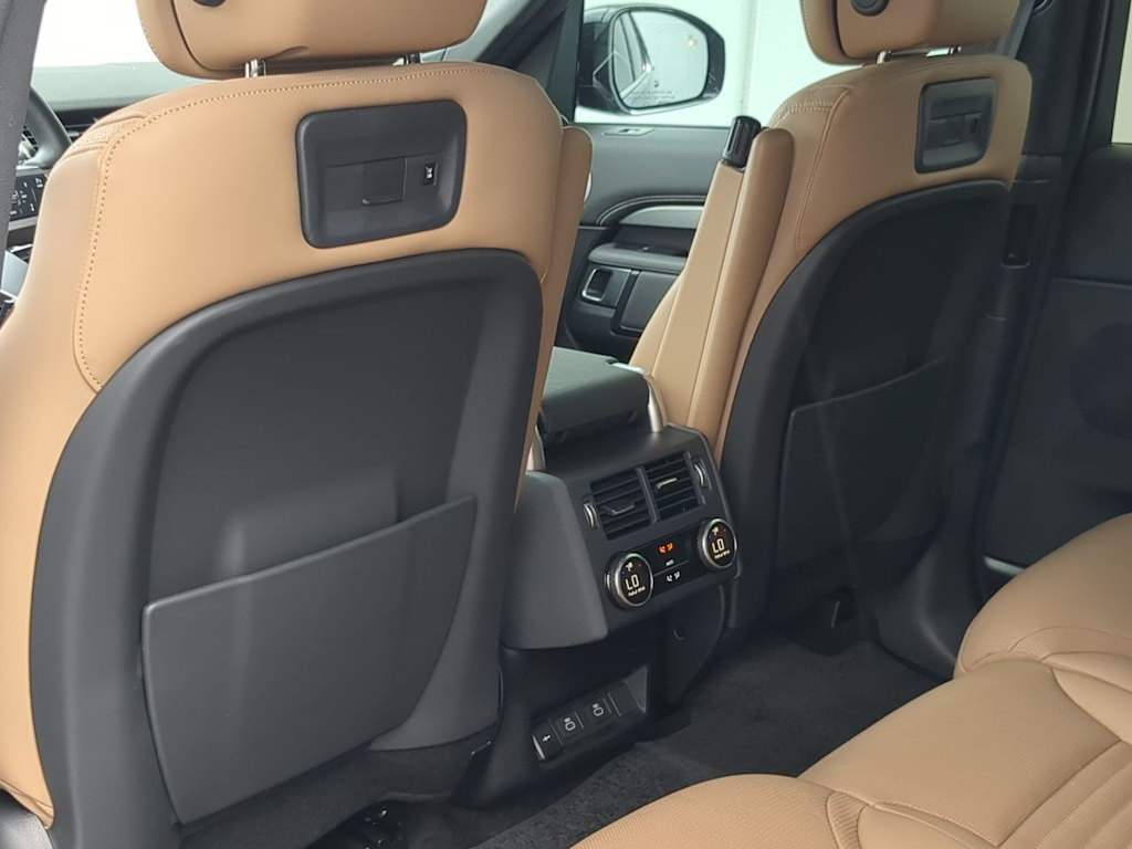 Thumbnail: 2025 Land Rover Discovery - 11