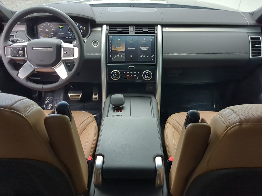 Thumbnail: 2025 Land Rover Discovery - 8