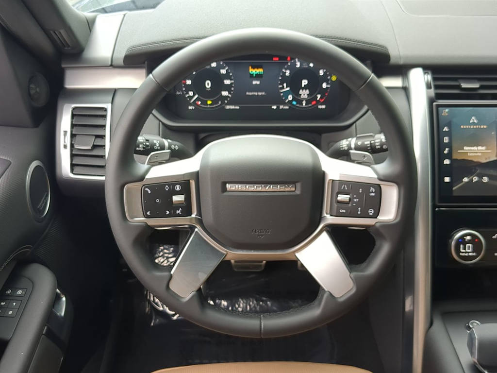 Thumbnail: 2025 Land Rover Discovery - 12