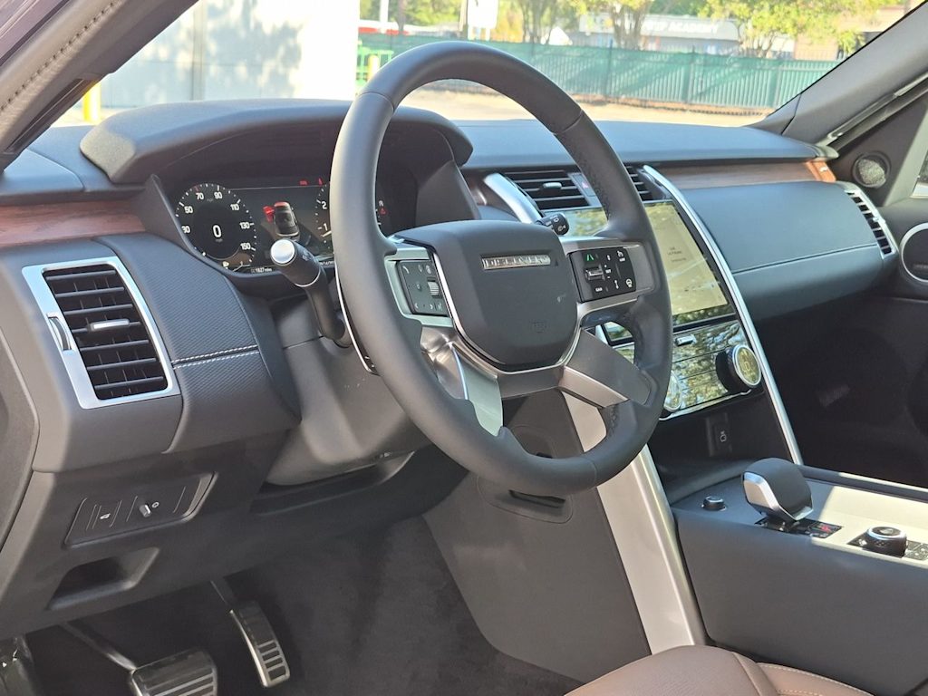 Thumbnail: 2025 Land Rover Discovery - 2