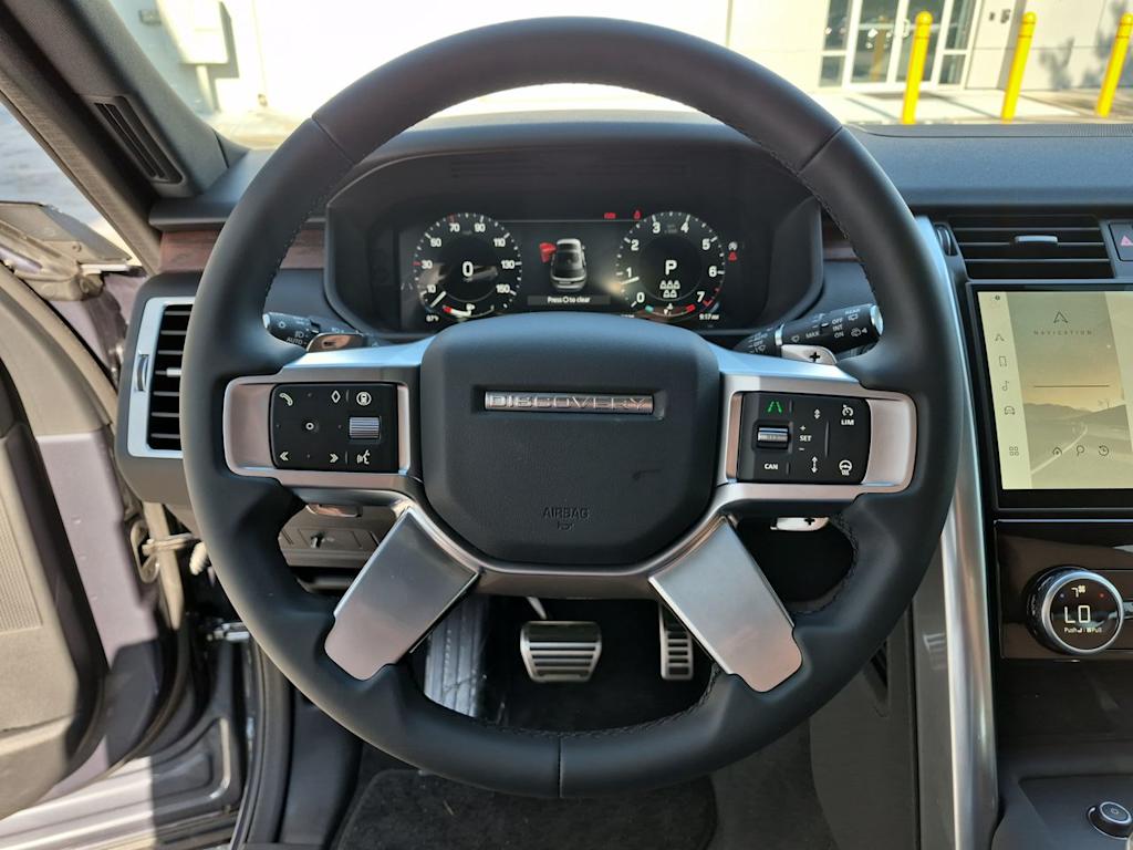 Thumbnail: 2025 Land Rover Discovery - 14