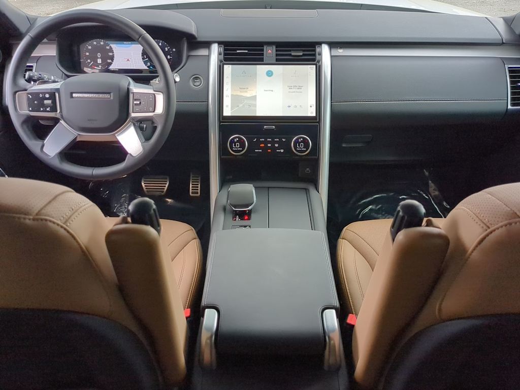 Thumbnail: 2025 Land Rover Discovery - 8