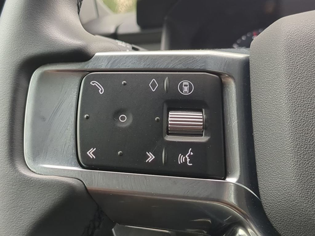 Thumbnail: 2025 Land Rover Discovery - 31