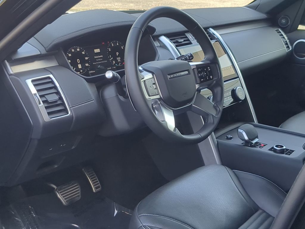 Thumbnail: 2025 Land Rover Discovery - 2