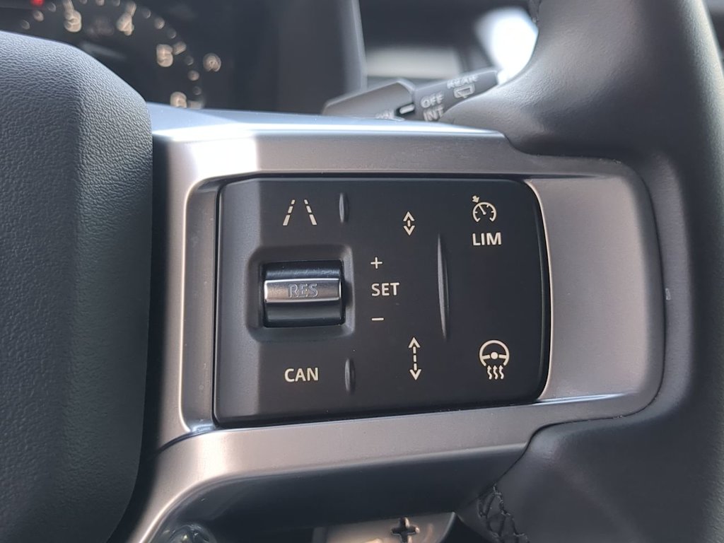 Thumbnail: 2025 Land Rover Discovery - 30