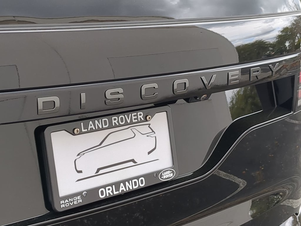 Thumbnail: 2025 Land Rover Discovery - 14
