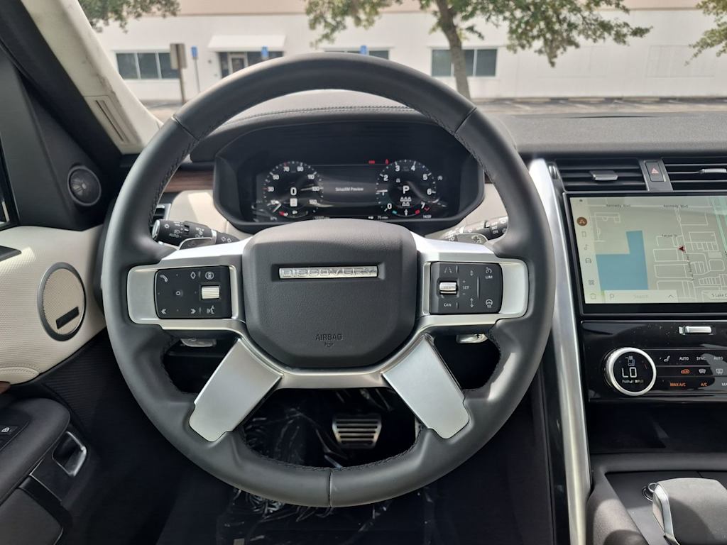 Thumbnail: 2025 Land Rover Discovery - 7