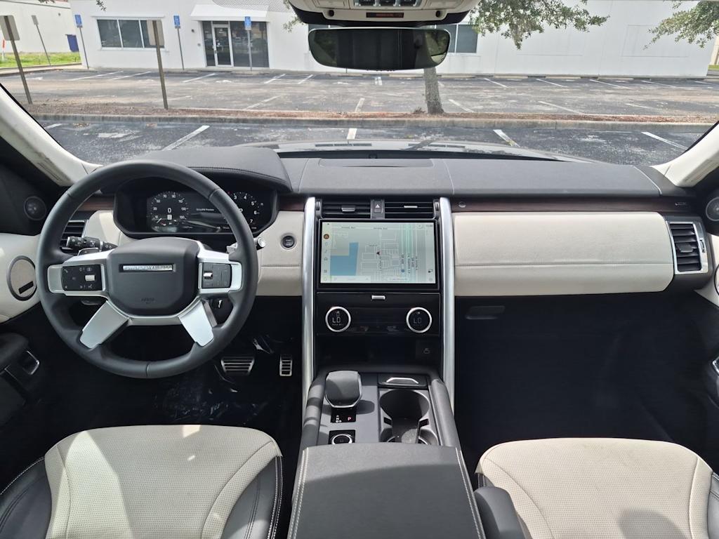 Thumbnail: 2025 Land Rover Discovery - 2