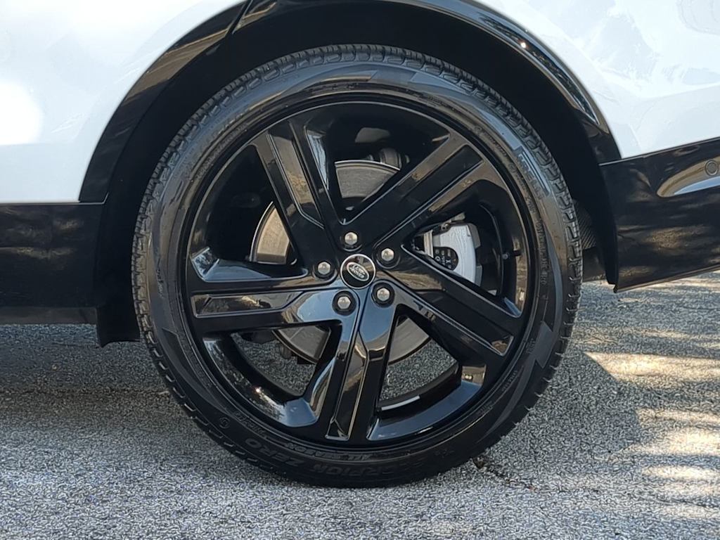 Thumbnail: 2023 Land Rover Discovery - 7