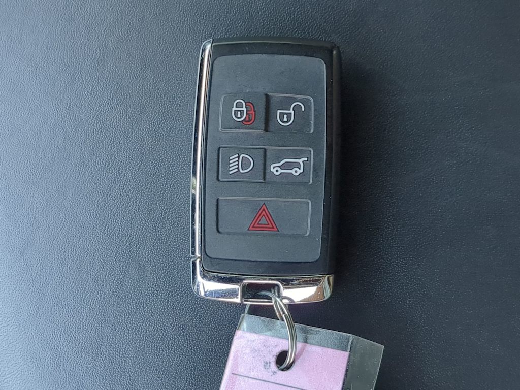 Thumbnail: 2023 Land Rover Discovery - 40