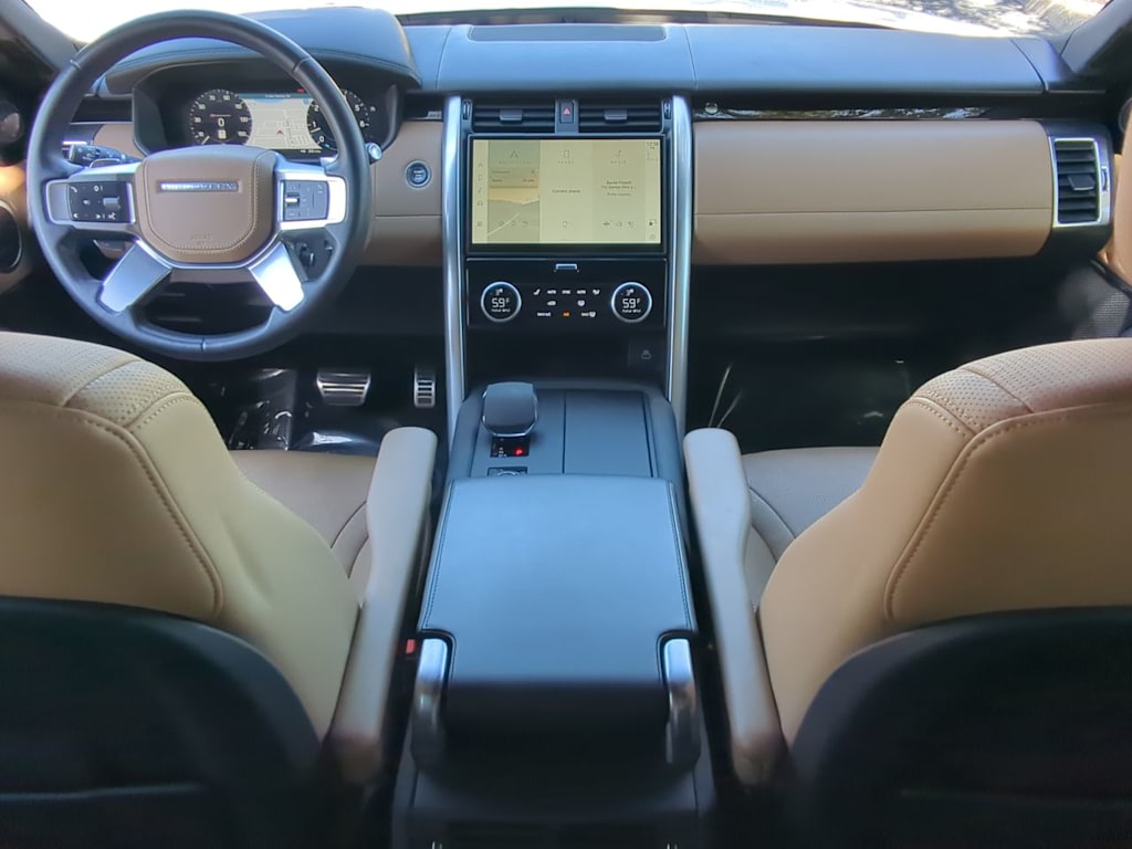 Thumbnail: 2023 Land Rover Discovery - 9