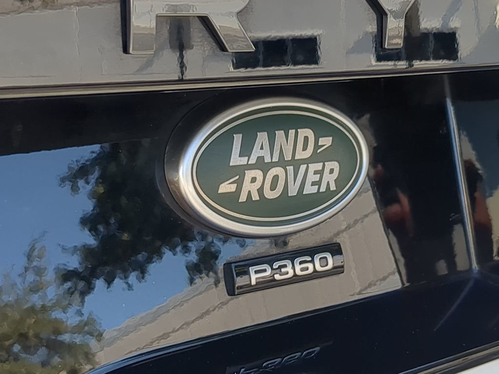 Thumbnail: 2023 Land Rover Discovery - 14