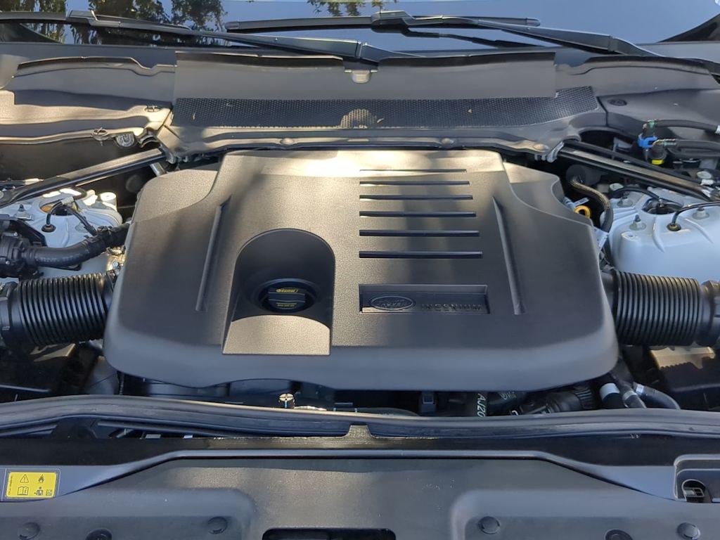 Thumbnail: 2023 Land Rover Discovery - 8