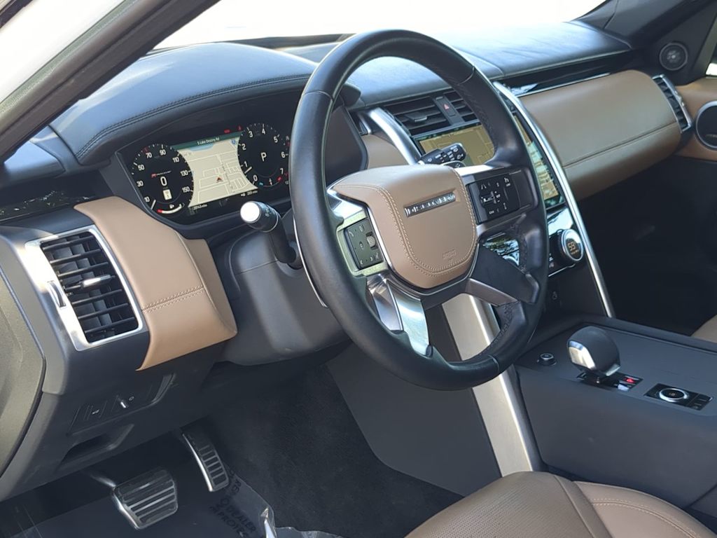 Thumbnail: 2023 Land Rover Discovery - 2