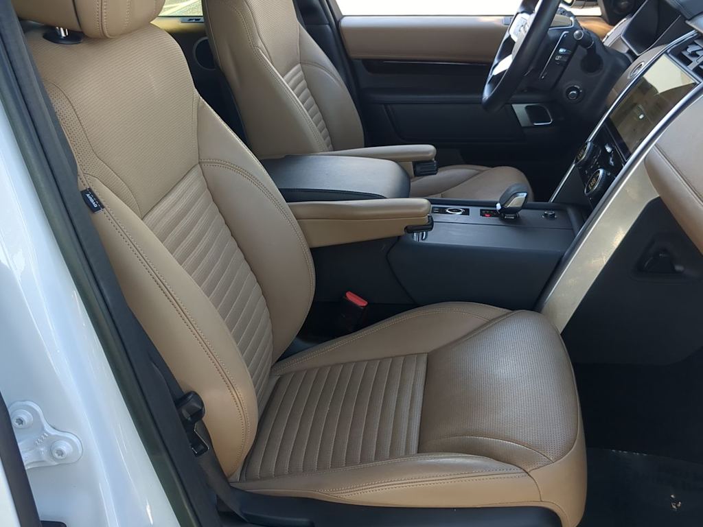 Thumbnail: 2023 Land Rover Discovery - 11