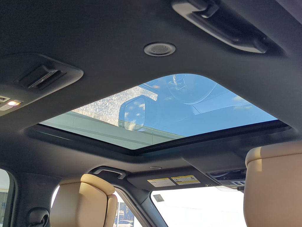 Thumbnail: 2023 Land Rover Discovery - 28