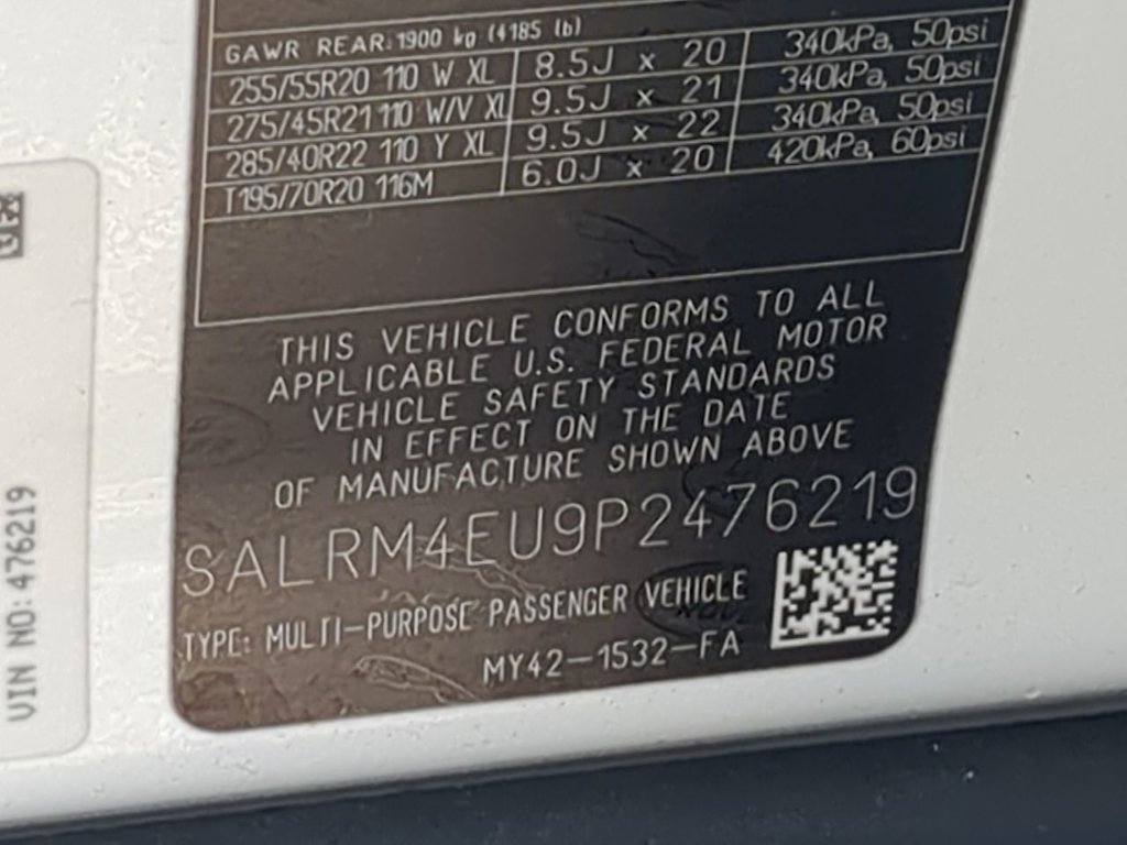 Thumbnail: 2023 Land Rover Discovery - 17