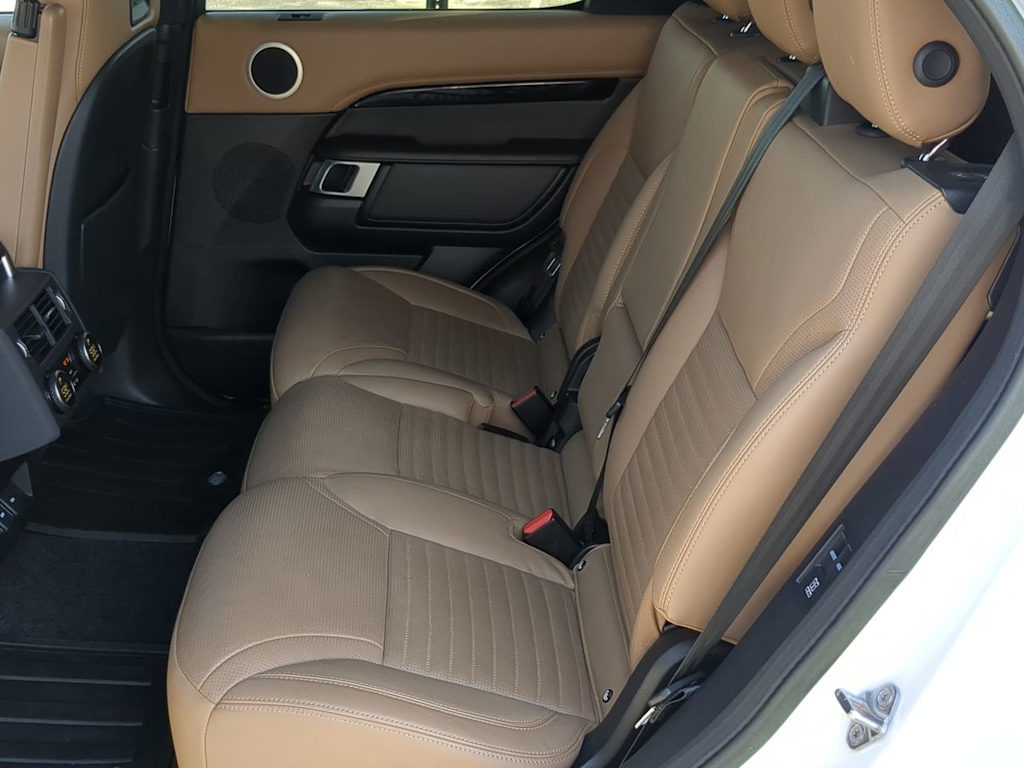 Thumbnail: 2023 Land Rover Discovery - 26