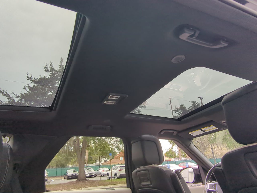 Thumbnail: 2023 Land Rover Discovery - 30