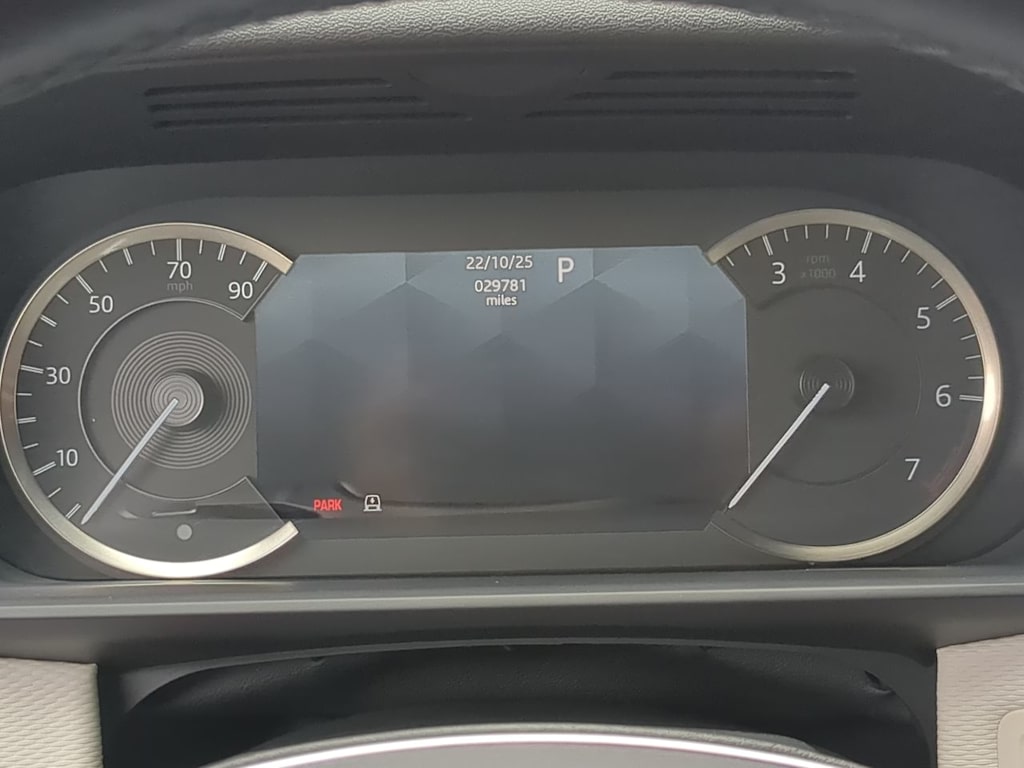 Thumbnail: 2023 Land Rover Discovery - 16