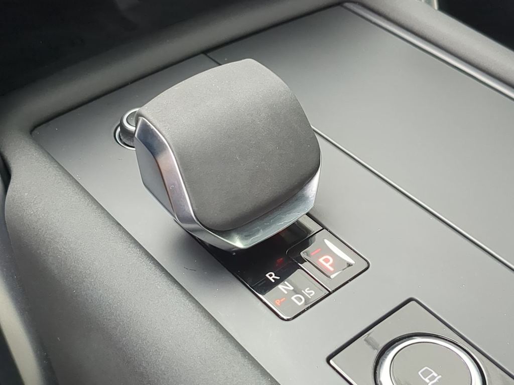 Thumbnail: 2023 Land Rover Discovery - 36