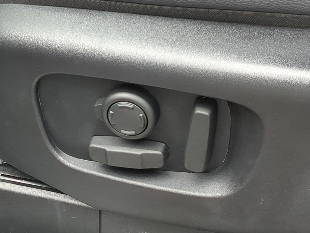 Thumbnail: 2023 Land Rover Discovery - 27