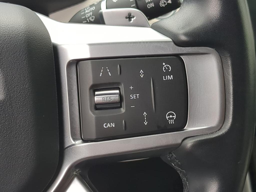 Thumbnail: 2023 Land Rover Discovery - 33