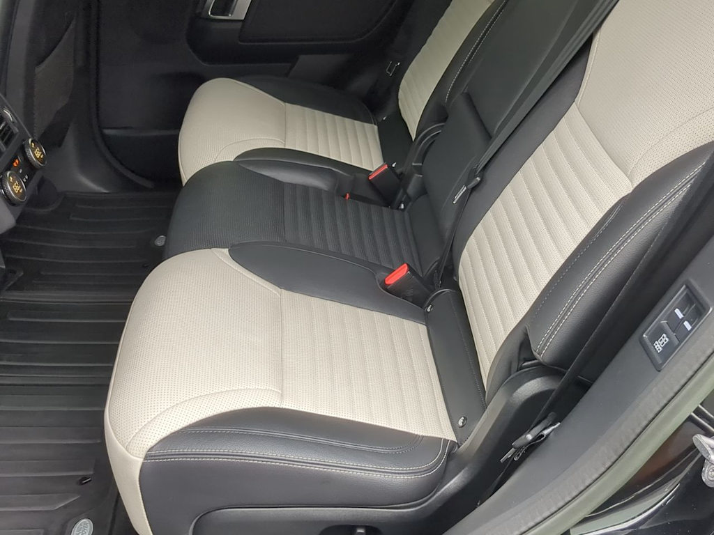 Thumbnail: 2023 Land Rover Discovery - 12