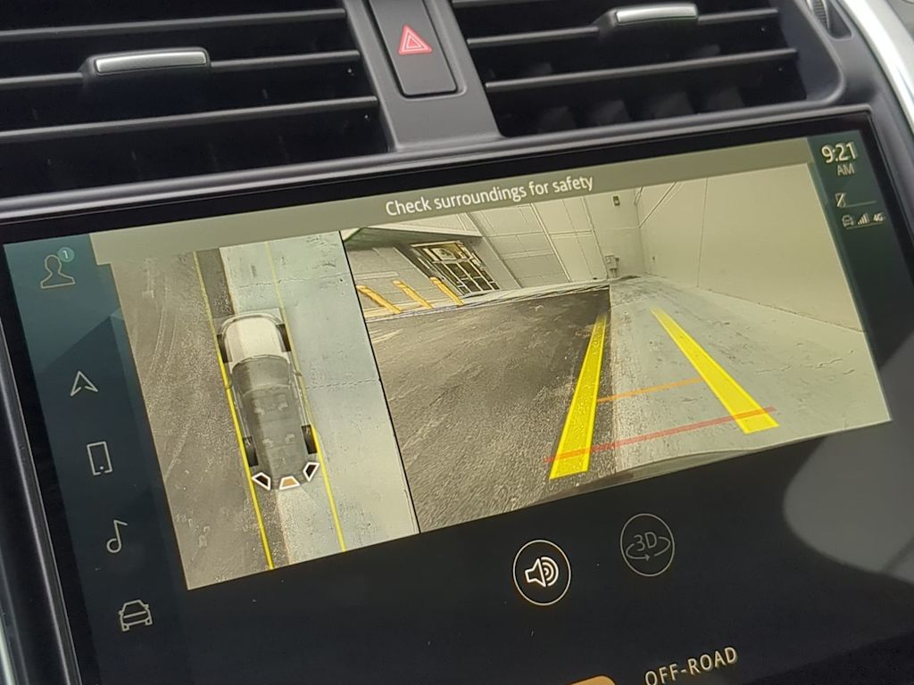 Thumbnail: 2023 Land Rover Discovery - 35