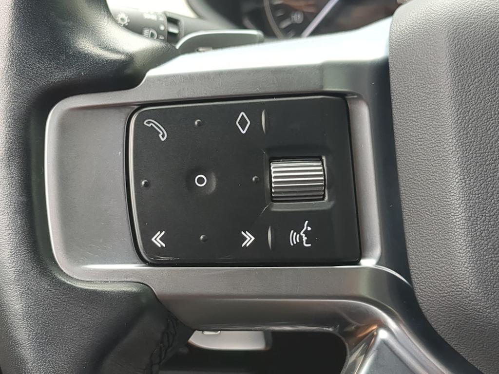 Thumbnail: 2023 Land Rover Discovery - 32