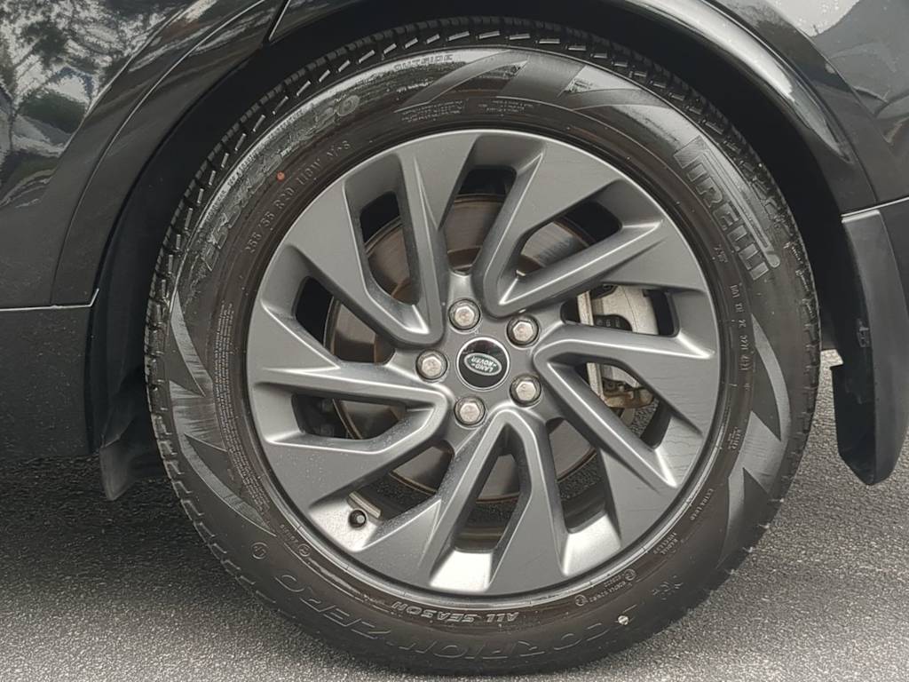 Thumbnail: 2023 Land Rover Discovery - 7