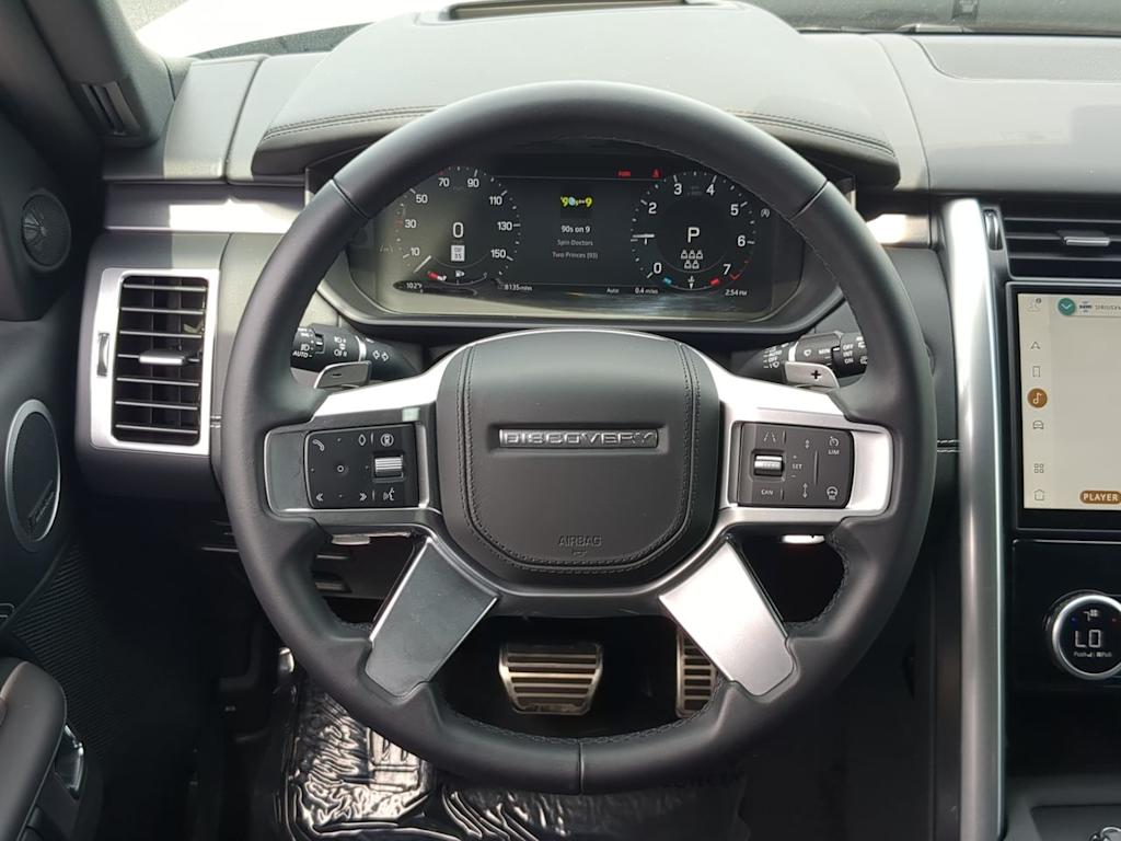 Thumbnail: 2025 Land Rover Discovery - 12