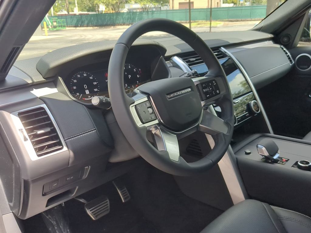Thumbnail: 2026 Land Rover Discovery - 2