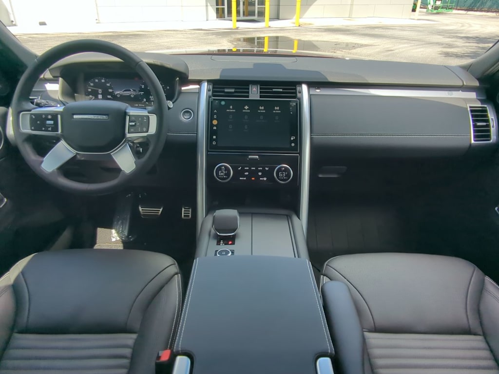 Thumbnail: 2026 Land Rover Discovery - 9
