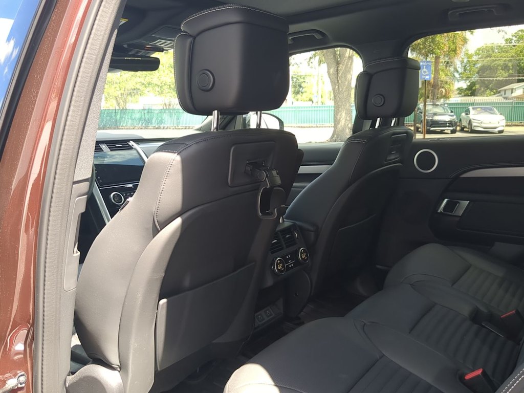 Thumbnail: 2026 Land Rover Discovery - 12