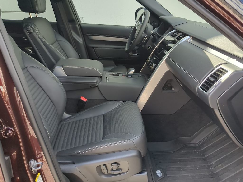 Thumbnail: 2026 Land Rover Discovery - 11