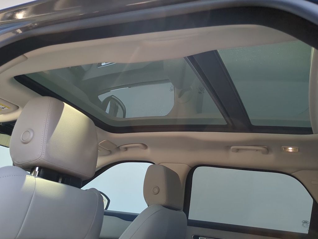 2025 Land Rover Range Rover Velar S 28
