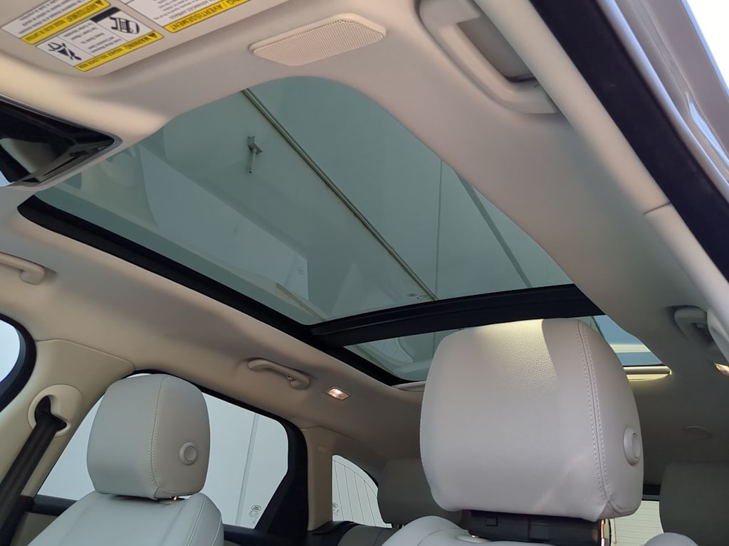 2025 Land Rover Range Rover Velar S 26