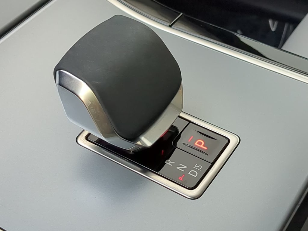 2025 Land Rover Range Rover Velar S 36