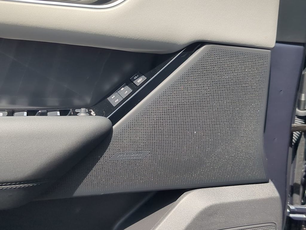 Thumbnail: 2026 Land Rover Range Rover Velar - 36