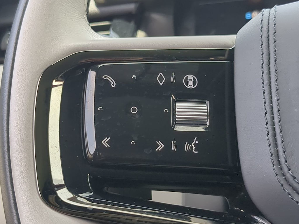 Thumbnail: 2026 Land Rover Range Rover Velar - 30