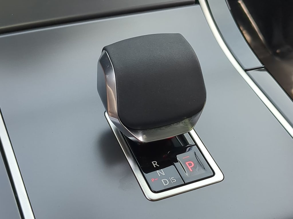 Thumbnail: 2026 Land Rover Range Rover Velar - 38