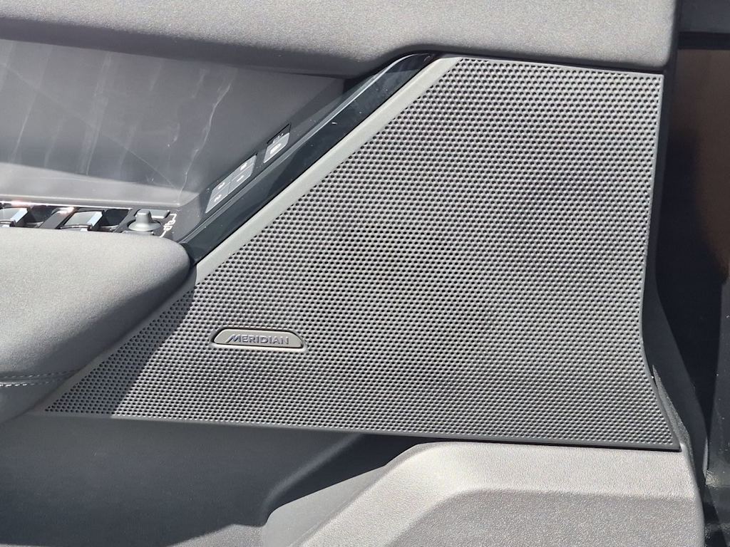 Thumbnail: 2025 Land Rover Range Rover Velar - 34