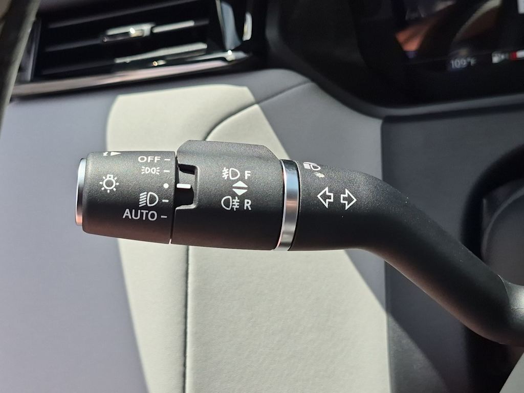 Thumbnail: 2026 Land Rover Range Rover Velar - 31