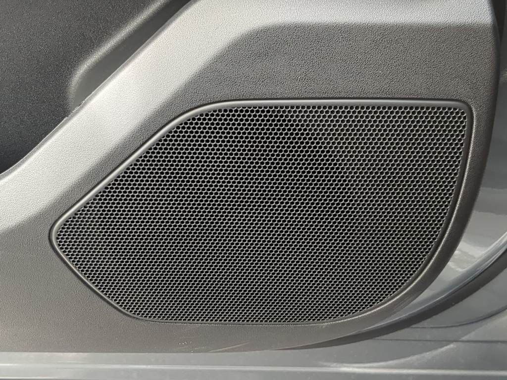 Thumbnail: 2026 Land Rover Range Rover Velar - 37