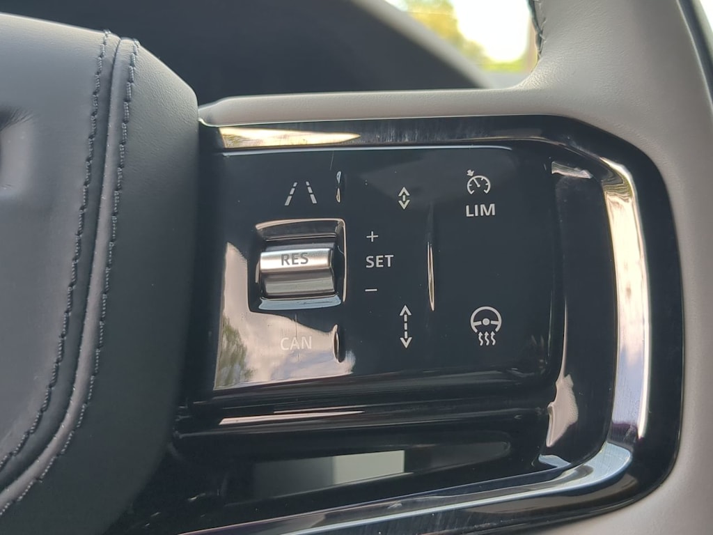 Thumbnail: 2026 Land Rover Range Rover Velar - 32