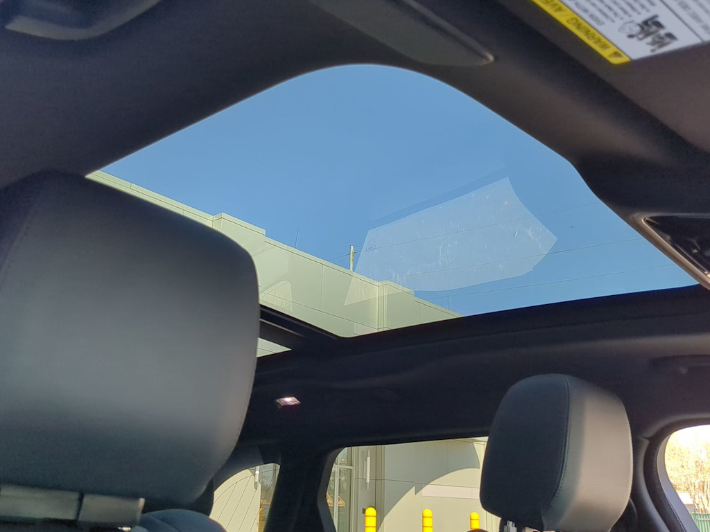 Thumbnail: 2026 Land Rover Range Rover Velar - 26