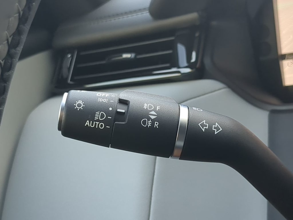 Thumbnail: 2026 Land Rover Range Rover Velar - 32